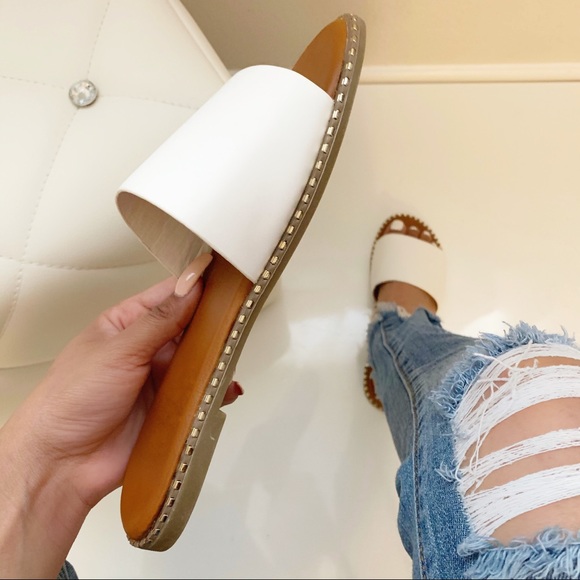 Mila Sandal- in White - Picture 3 of 5